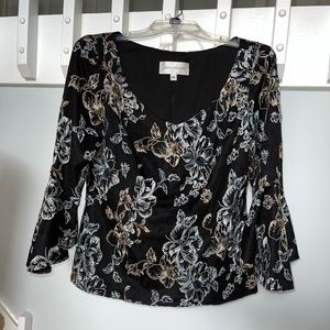 BEAUTIFUL Embroidered bell sleeve blouse, size M.